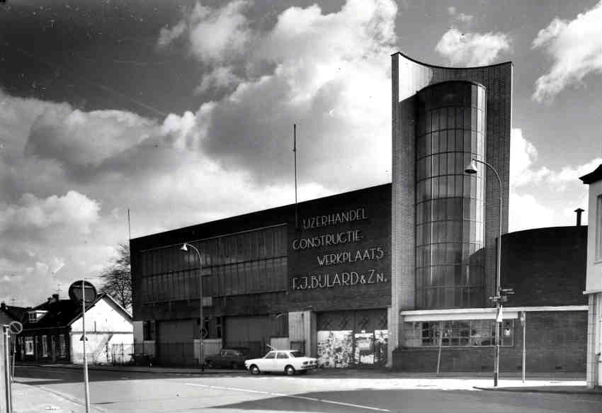 Prins+Bernhardstraat+1971+IJzerhandel+Constructiewerkplaats+F.J.+Bijlard+%26+Zn.+hoek+Smidsteeg+a